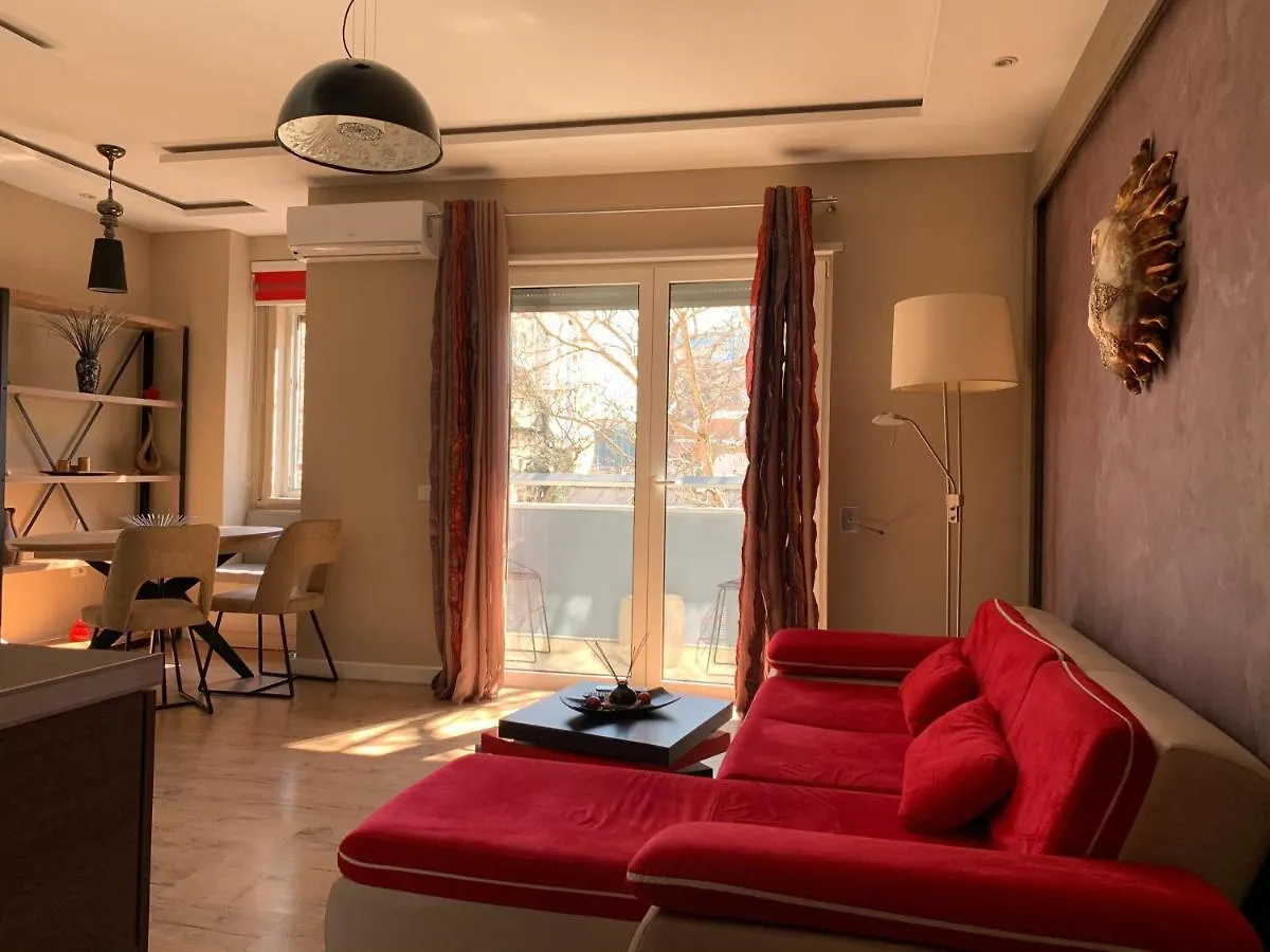 Haris Apartments 티라나